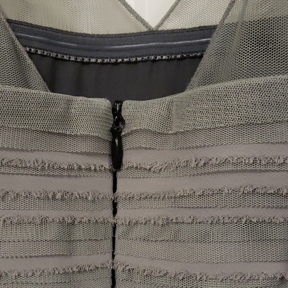 BCBG MAXAZRIA Grey Dress Like New Size 6 - Picture 7 of 9